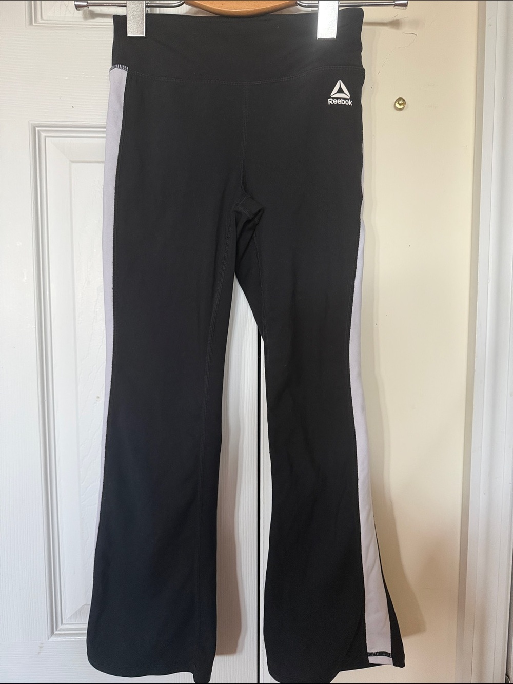 Reebok Flare Black Leggings with White Side Panels - Preloved - Size M (7/8)